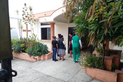 Familiares de la víctima llegaron a reconocer a la morgue de Daule.
