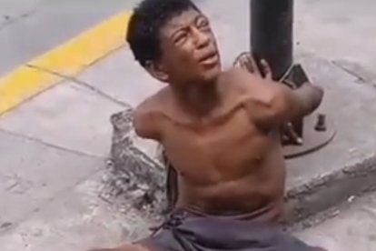 El presunto ladrón fue amarrado y golpeado.