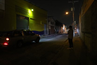 La oscuridad incrementa la violencia en la Juan Montalvo.