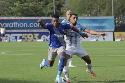 Ante las ausencias de Miller Bolaños y Brayan Angulo, el volante Jhon Sánchez ha jugado como delantero al lado de Jaime Ayoví.