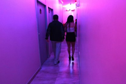 Nancy era frecuentada por su cliente durante unos cuatro meses. Nunca le dijo nada sobre él, a pesar de que mantenían contacto por chat.