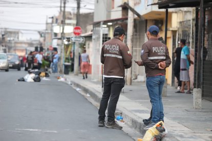 Personal policial llegó al sitio para recabar información.