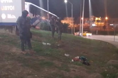 Militares tomaron procedimiento para levantar la pieza anatómica.