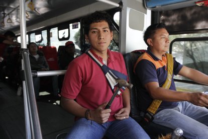 Los conductores y  ayudantes afirman que deben defenderse como puedan de la delincuencia.