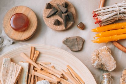 De esta madera se extrae su aceite esencial, eficaz para los problemas salud y el bienestar emocional.