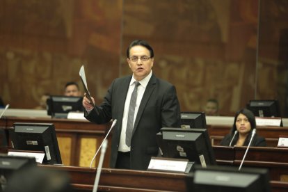 En 2021, Villavicencio fue elegido como asambleísta por la Alianza Honestidad. Luego de la muerte cruzada buscaba la Presidencia con Construye.