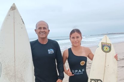 Valentina Herrera y el entrenador Víctor Bazán antes de un entrenamiento.