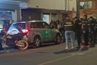 En el interior del vehículo, los agentes encontraron varios exámenes médicos que el Sr. Loján llevaba consigo