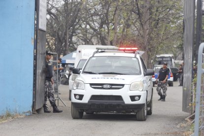 Gran presencia de personal policial se evidencia en la Peni.