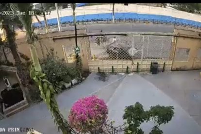 Los delincuentes repartieron plomo contra un inmueble, en Guayaquil.