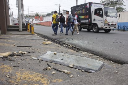 Horas después aún quedaban escombros causados por el estallido.