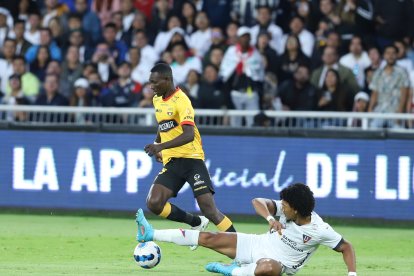 Barcelona (amarillo) y Liga de Quito se encuentran en la pelea, por ganar la segunda etapa de la LigaPro.