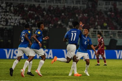 El delantero Allen Obando (11) marcó el gol con el que Ecuador igualó (1-1) ante Indonesia, en el arranque del Mundial sub-17.