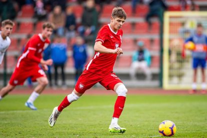 El atacante y máxima figura de Polonia, Oskar Tomczyk (9), fue uno de los sancionados.