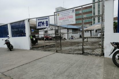 En una cámara del ECU-911 quedó registrado el momento en el que sacan el vehículo del canchón.