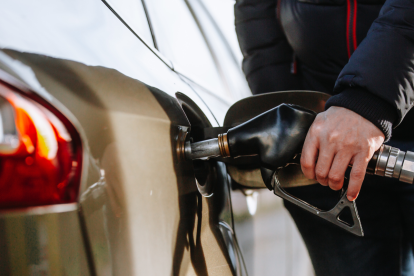 La Gasolina súper baja 9 centavos respecto al mes pasado.