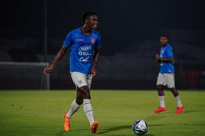 Allen Obando (i) es una de las figuras de Ecuador, en el Mundial sub-17.