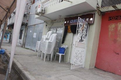 En una casa, familiares de los difuntos tenían todo listo para velarlos.