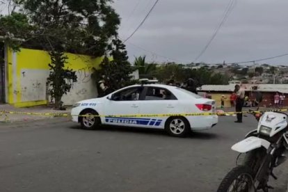El hombre fue asesinado en plena vía de un sector de Manta.