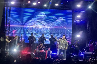 Maelo Ruiz regresó a Guayaquil después de cinco años. El público disfrutó con él hasta pasadas las 2 de la mañana.