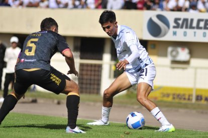 Liga de Quito (blanco) se mantiene como candidato a ganar la segunda etapa de la LigaPro.
