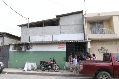 El inmueble de Mapasingue donde cayó el hombre.