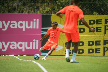 Angelo Preciado estará en la alineación ante Venezuela.