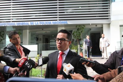El jurista Erwin Romero dio declaraciones en los exteriores de la Inspectoría General de la Policía Nacional, la mañana del jueves 16 de noviembre de 2023.