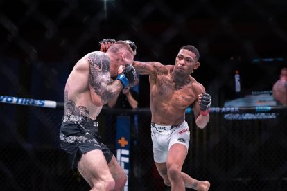 Michael dominó los tres asaltos y se llevó el combate.