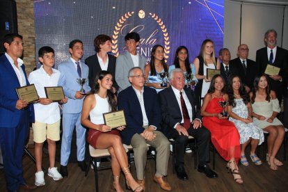 Tenistas y dirigentes durante la gala anual de la temporada.
