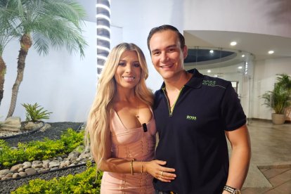 Mafer y Robert disfrutaron en Manta de una farra que duró hasta el amanecer.