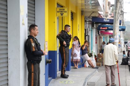 El robo se dio en el interior de un supermercado.