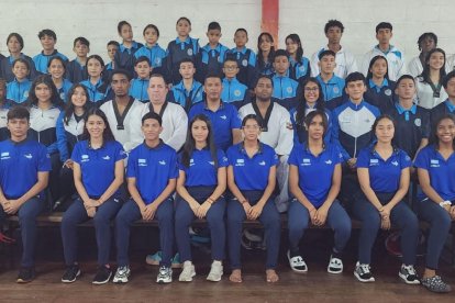El equipo de taekwondo de Guayas que esta listo para participar.