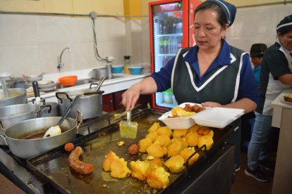 Las vendedoras de los mercados indicaron que el secreto en la preparación radica en la calidad de la papa, así como del chorizo.
