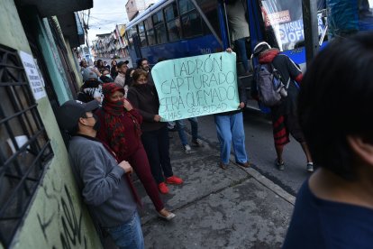 Los residentes hicieron una marcha para exigir mayor seguridad en La Roldós.