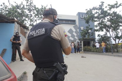 La UPC fue blanco de balas por delincuentes.