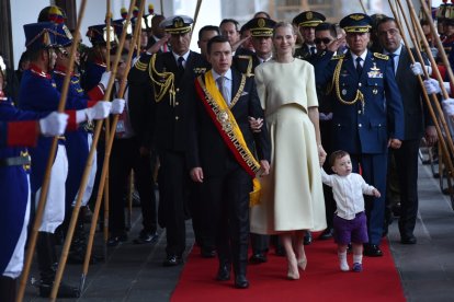 Daniel Noboa y Lavinia Valbonesi llegaron a Carondelet con sus hijos.
