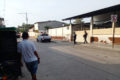 El herido fue llevado a esta casa de salud de Daule.