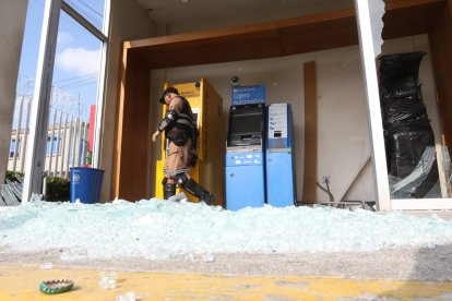 El vidrio quedó destrozado.