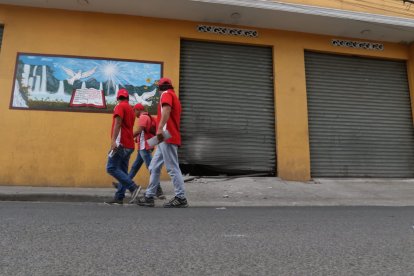 Atentaron contra locales en Bastión.