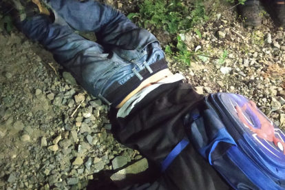 Sujetos en una moto le dispararon.