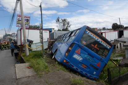 Un bus de transporte público se quedó sin frenos en el sector Cutuglagua sur de Quito