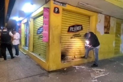 Ni los depósitos de cerveza se salvan de los 'vacunadores' en Guayaquil.