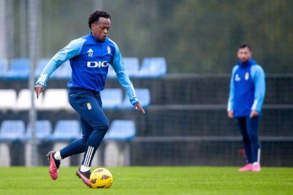 Romario Ibarra no ha tenido continuidad en Real Oviedo por molestias físicas.