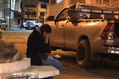 Susana Álava, mujer de la víctima, llegó a la morgue de Babahoyo, donde lloraba de la pena.