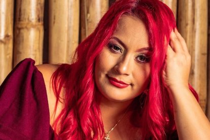 Mayensi se declara defensora de la honra de la mujer, aunque se compre problemas por eso.