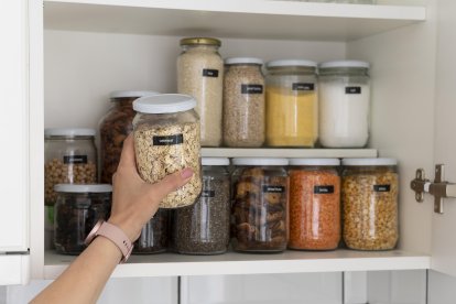 En esta fecha es normal empezar a sacar cosas viejas o dañadas del hogar. En esta ocasión empieza por la cocina.