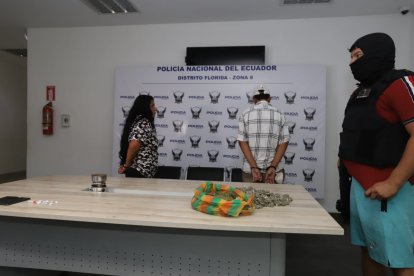 La Policía presentó evidencias y a los detenidos.