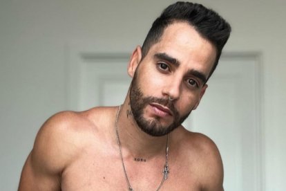Para generar ingresos y continuar en la música, Vincent Daniers se estrena en OnlyFans.