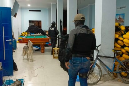 Además de cámaras de seguridad se incautaron como evidencias celulares, una alimentadora y municiones. Sin embargo, no hubo personas detenidas durante estas operaciones policiales.